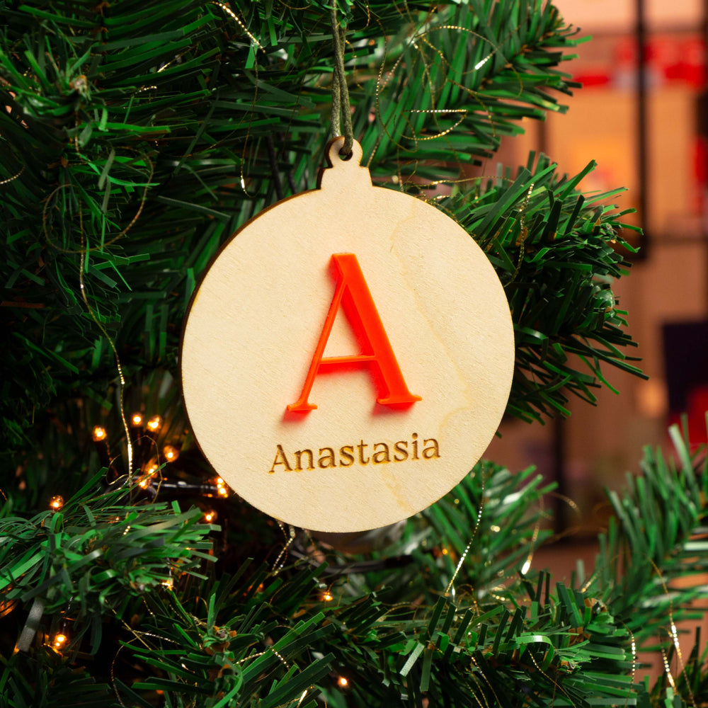 Houten kerstbal met acrylaat