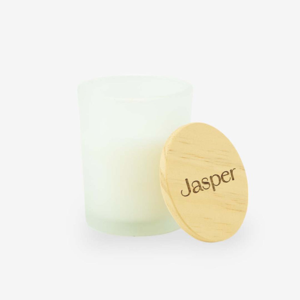 Geurkaars met houten deksel met gravering