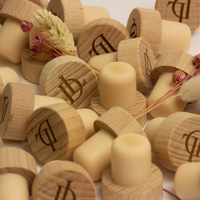 Houten wijndoppen met gravering