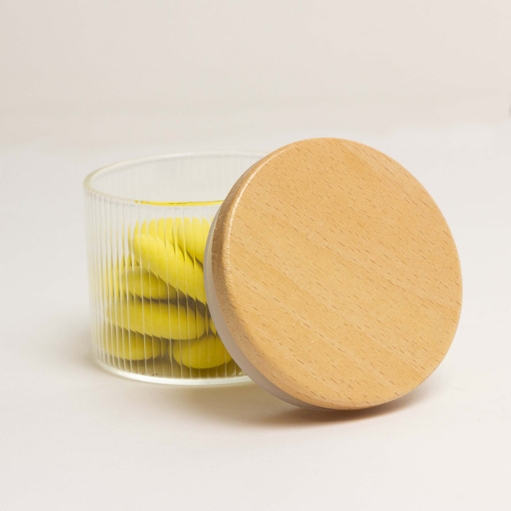 Glazen fijn geribbeld potje met houten deksel
