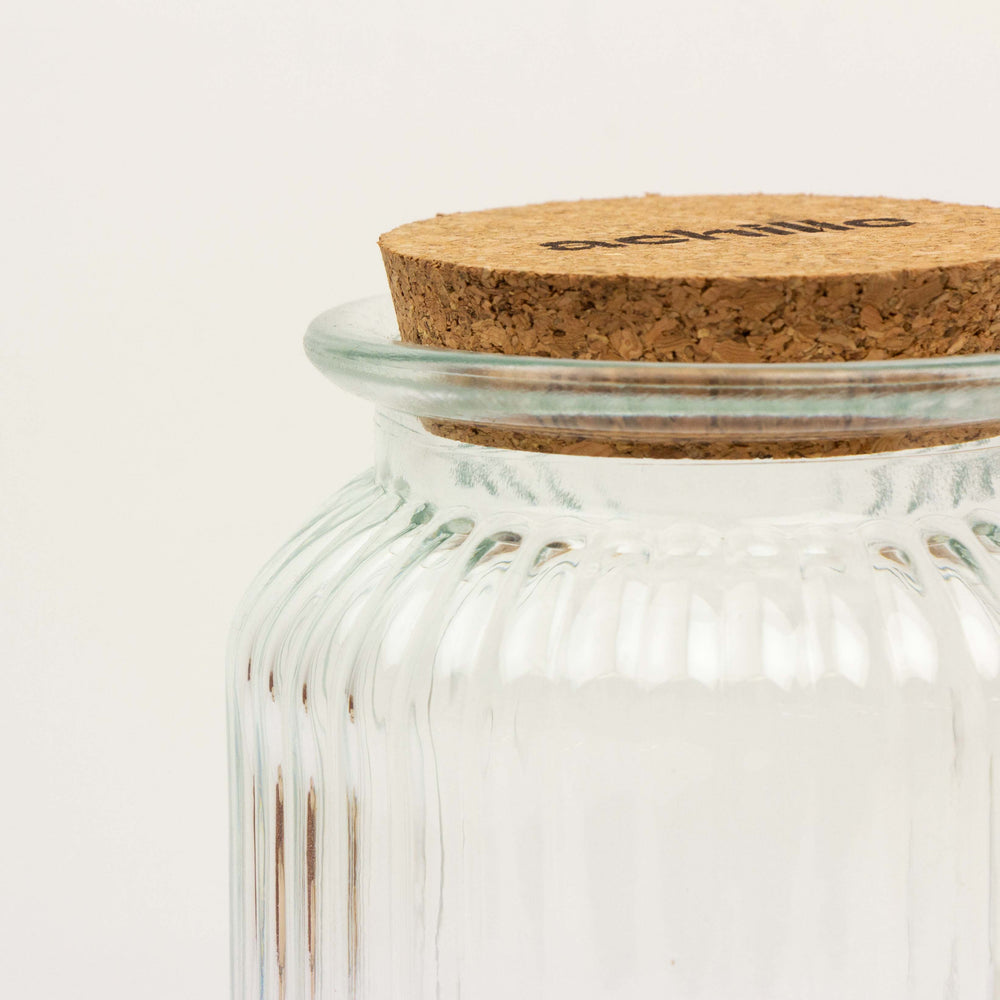 Glazen bokaal geribbeld met kurk deksel en gravering - 1000ml.