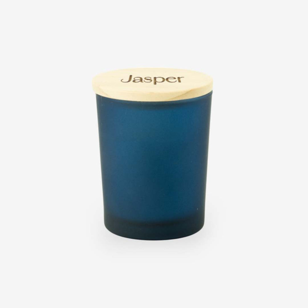 Geurkaars met houten deksel met gravering