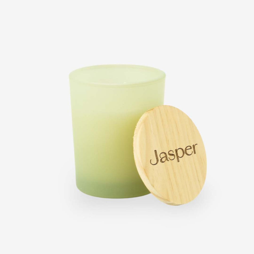 Geurkaars met houten deksel met gravering